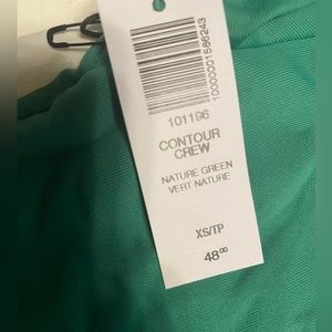 NWT, Aritzia contour t-shirt, size xs Perfect little dressy t-shirt in green